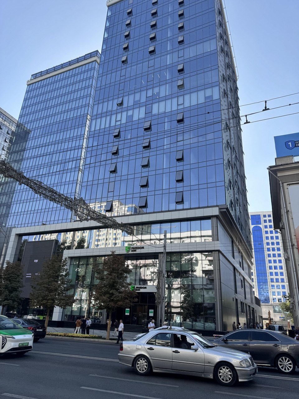 Бизнес-центр, где находится офис BEK Express в Душанбе